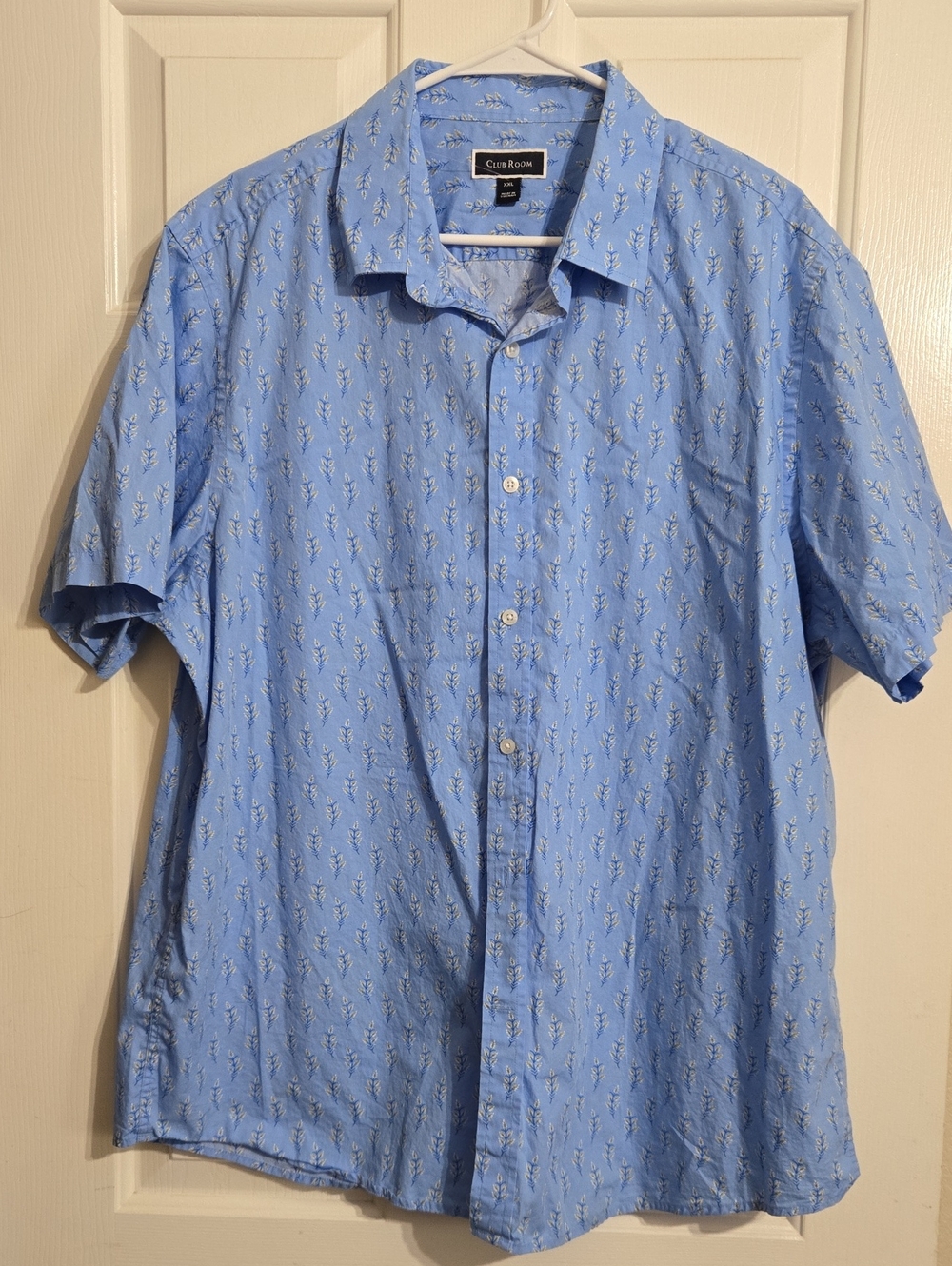 Club Room Sky Blue Short-Sleeve Button-Down with Subtle Leaf Print